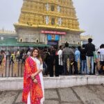 Karunya Ram Instagram – 🧡🤍♥️
:
:
:
#karunyaram #samridhiram #sisters Chamundi Temple