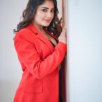 Karunya Ram Instagram - Am watching ❤️❤️❤️ : : Make up : @makeoverbysamridhi_ram PC : @umesh__photography___ Styling : @ikarunya Location : SR Studio RR nagar : : #karunyaram #milkybeautykarunyaram Raja Rajeshwari Nagar, Bangalore South