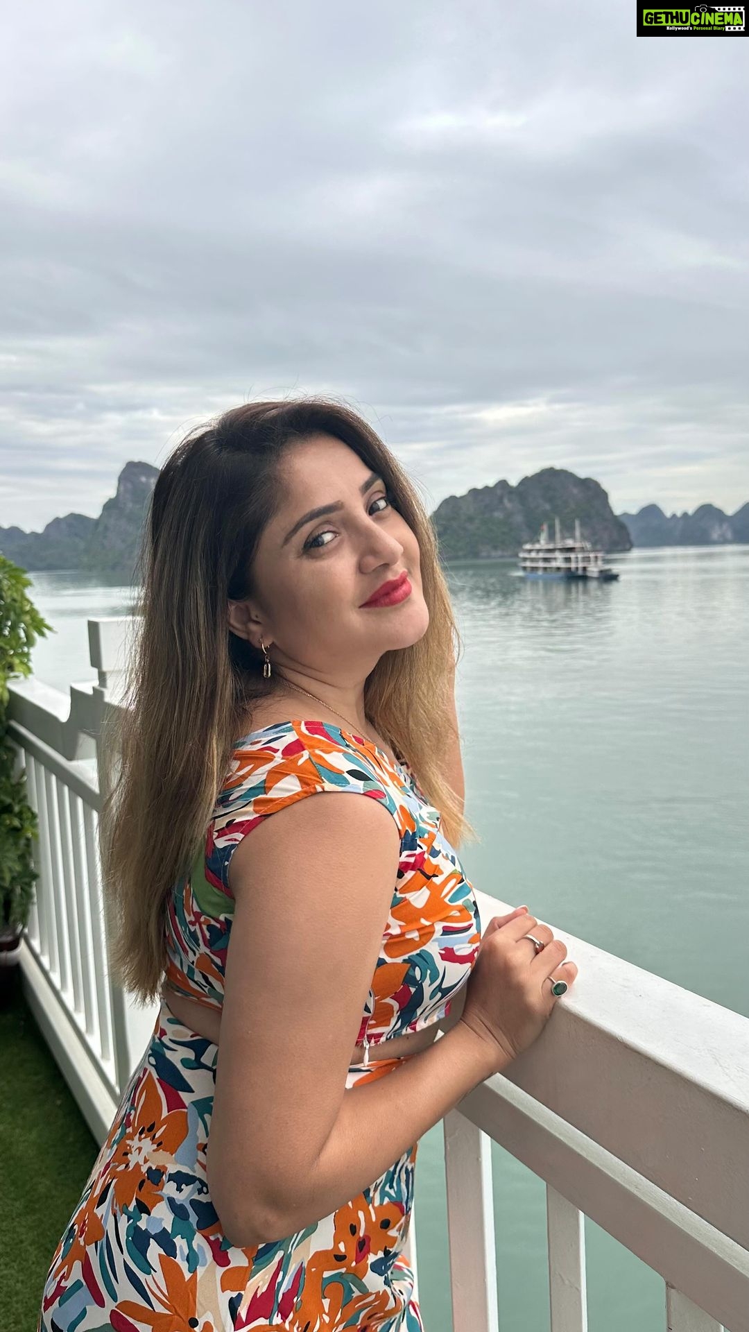 Karunya Ram Instagram - 🇻🇳❤️🎊 : ; : #karunyaram #vietnam #vaction #holiday #travel #milkybeauty Hạ Long Bay