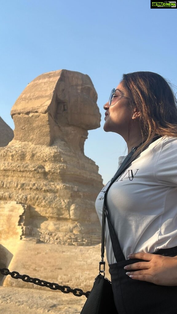 Karunya Ram Instagram - Can we skip to the good part ⛰️😁🤗🤟🏼😍 : : @joshapp.kannada @officialjoshapp : : #karunyaram #milkybeautykarunyaram #actress #egpyt #vaction #travel #explore #memories #trendingreels #viral #trending Cairo, Egypt