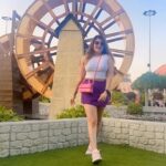 Karunya Ram Instagram - Miracle Garden 💐 Life is full of Miracles so trust the process & stay happy 🤗💐🤟🏼💖 : : Wearing : @zara Hand bag : @jacquemus Shoes : @jumpman23 Shades : @bulgari : : @joshapp.kannada @officialjoshapp @josh.all.stars : #karunyaram #milkybeautykarunyaram #actress #dubai #miraclegardendubai #garden #travel #vaction #memories #travelreels #reels #trendingreels #viral #meta #instagram