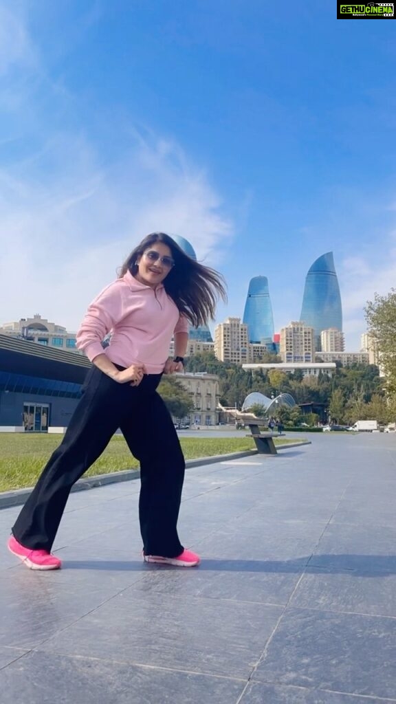 Karunya Ram Instagram - Feel the beat with this beautiful view♥️🎸 : : @joshapp.kannada @officialjoshapp : : #karunyaram #milkybeautykarunyaram #actress #instareels #trendingreels #meta #dance #love #vacation #azarbaijan #baku #flamethrower #karllagerfeld #underarmour #mango #travel #enjoy #trending #viral #cute Baku, Azerbaijan