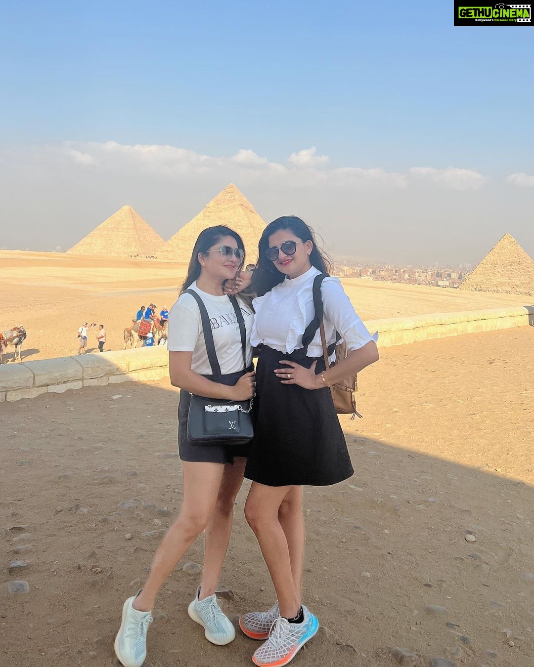 Karunya Ram Instagram - A sister in a friend will come n go but a friend in sister will always remain 🤗😍♥️🥰 : : #karunyaram #samridhiram #sisters #love #forever #cute #bonding #life #vaction #egypt #peramids Cairo, Egypt