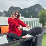 Karunya Ram Instagram - Love the nature ♥️🇻🇳 : : #karunyaram #milkybeautykarunyaram #vietnam #naturelover Hạ Long Bay