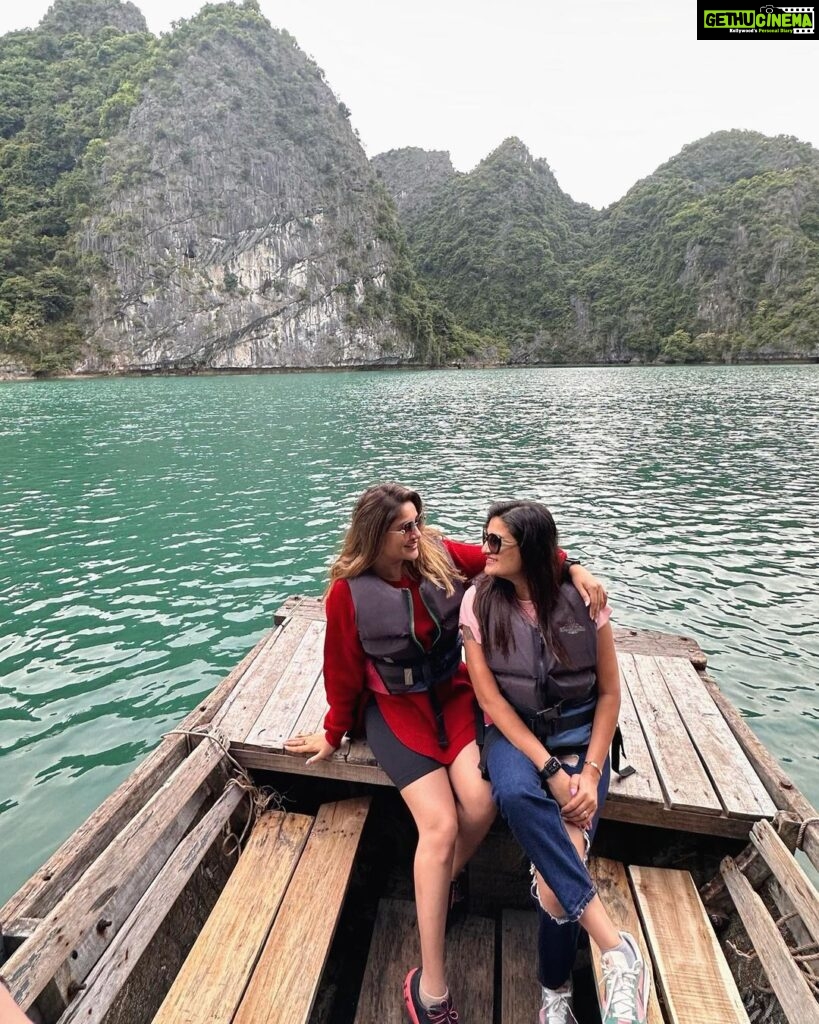 Karunya Ram Instagram - Ha long bay Wht a beauty 🇻🇳 u have my ♥️ : : #karunyaram #samridhiram #sisters #vietnam #halongbay #vacation #memories #travel Hạ Long Bay