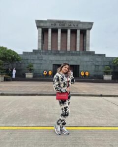 Karunya Ram Instagram - Wow agin made tis happn to visit new country n mke it some beautifull memories 🇻🇳 
:
:
:
#karunyaram #samridhiram #honai #vietnam #travel #explore #memories #vacation