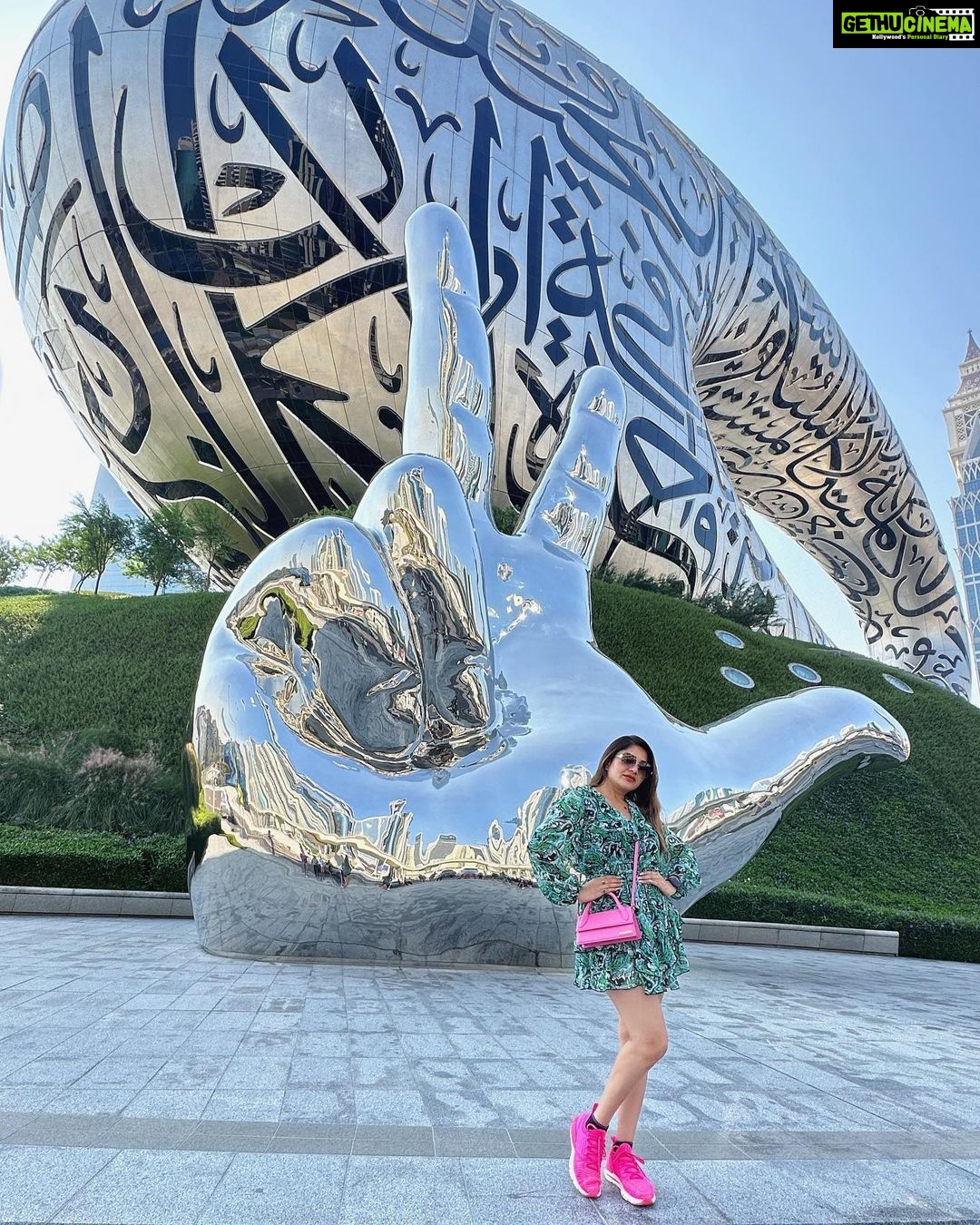 Karunya Ram Instagram - 💚💗💙 : : : #karunyaram #milkybeautykarunyaram #travel #vecation #dubai #secondhome #memories #cute #futureofthemuseum Museum of the Future