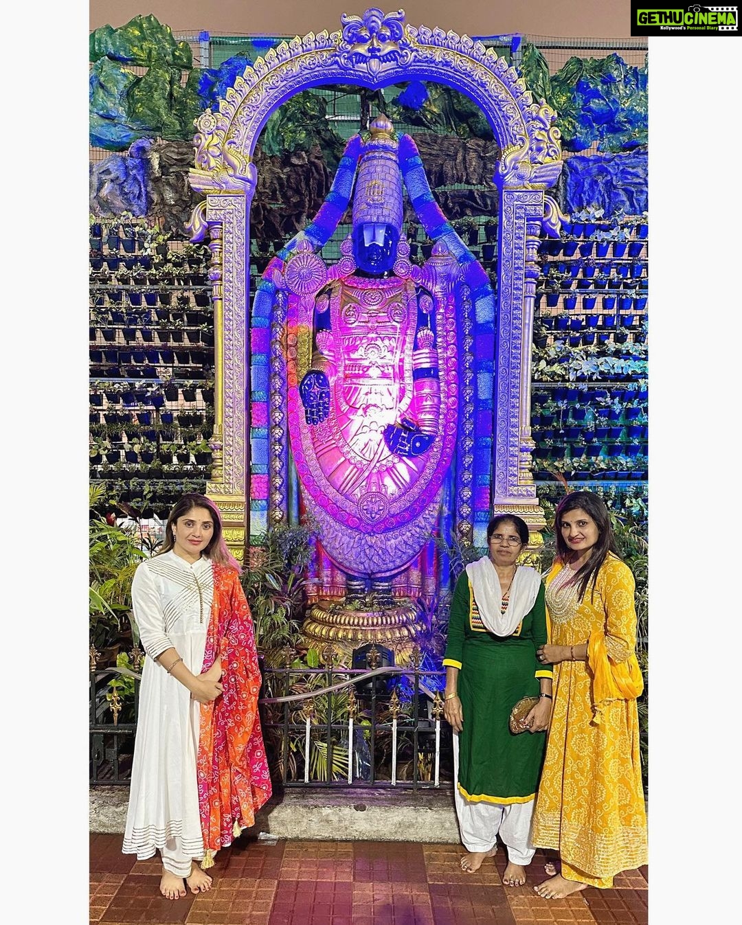 Karunya Ram Instagram - ತಿರುಪತಿ ತಿರುಮಲ ಶ್ರಿ ವೆಂಕಟೇಶ 🙏🏻 ಕೆಲವು ವರ್ಷಗಳ ನಂತರ ಕುಟುಂಬ ಸಮೇತರಾಗಿ ಇಂದು ತಿಮ್ಮಪ್ಪನ ದರ್ಶನವನ್ನು ಪಡೆದೆವು🙏😊 ಗೋವಿಂದ ಗೋವಿಂದ : : : #karunyaram #milkybeautykarunyaram #tirupati #tirumala #venkateshwaraswamy #god #belive Tirumala, Andhra Pradesh, India