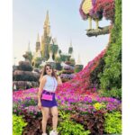 Karunya Ram Instagram - 💜🤍💗 : : : #karunyaram #milkybeautykarunyaram #travel #vaction #dubai🇦🇪 Miracle Garden Dubai