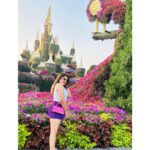 Karunya Ram Instagram - 💜🤍💗 : : : #karunyaram #milkybeautykarunyaram #travel #vaction #dubai🇦🇪 Miracle Garden Dubai