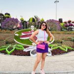 Karunya Ram Instagram - 💜🤍💗 : : : #karunyaram #milkybeautykarunyaram #travel #vaction #dubai🇦🇪 Miracle Garden Dubai