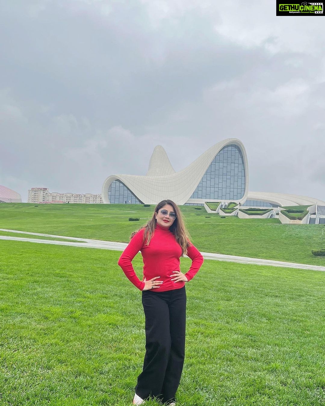 Karunya Ram Instagram - Baku 🇦🇿u have all my love and ♥️ : : #karunyaram #milkybeautykarunyaram #baku #azarbaijan #vecation #love #instagram #instagood #meta #pic #holiday #explore #memories Heydar Aliyev Center