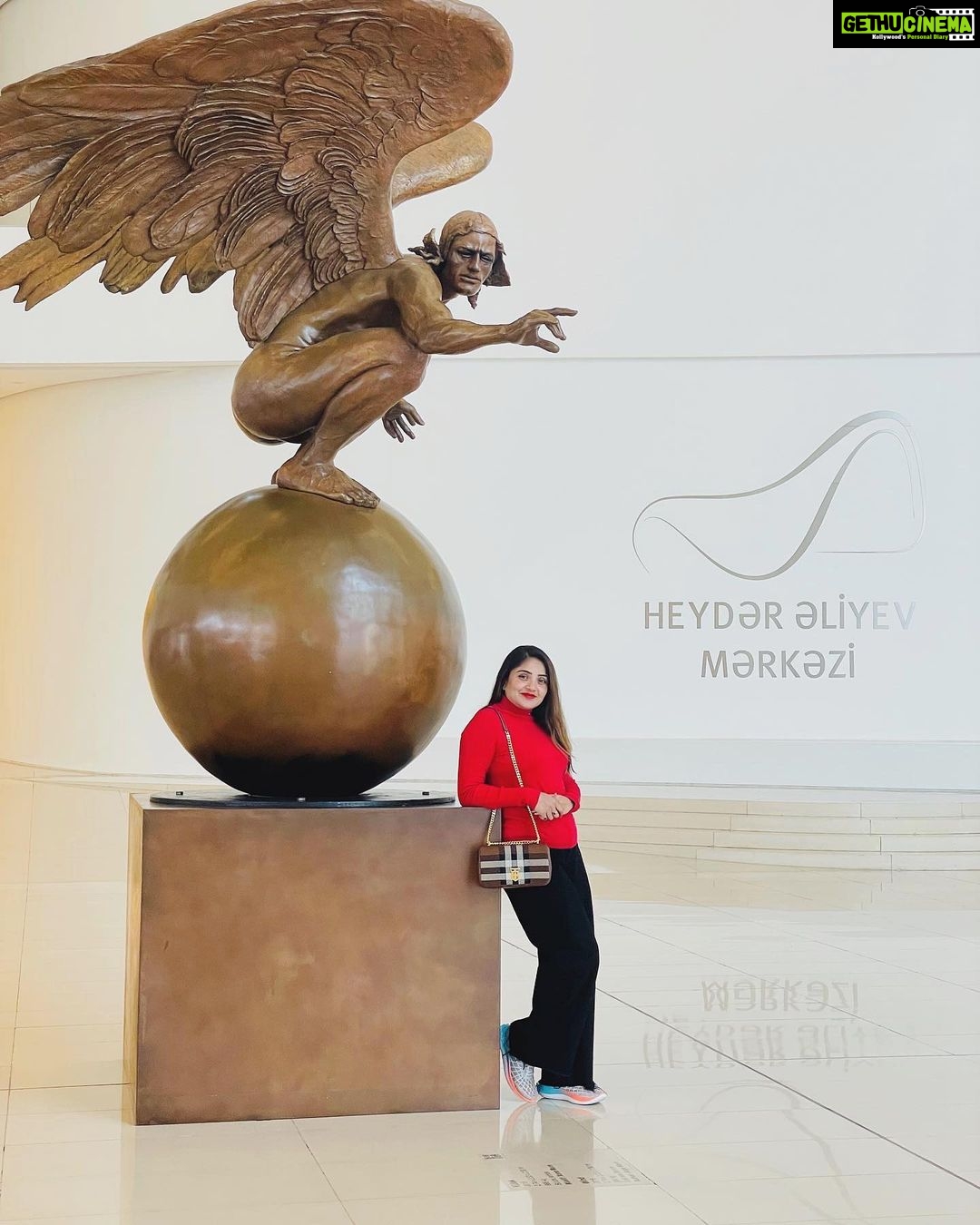 Karunya Ram Instagram - Baku 🇦🇿u have all my love and ♥️ : : #karunyaram #milkybeautykarunyaram #baku #azarbaijan #vecation #love #instagram #instagood #meta #pic #holiday #explore #memories Heydar Aliyev Center