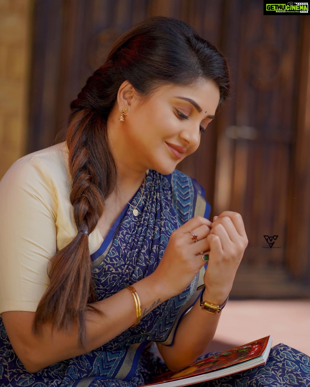 Karunya Ram Instagram - 🪴🩵 : : #karunyaram #milkybeautykarunyaram #heroine #beauty #pretty #gorgeous Elements Resort