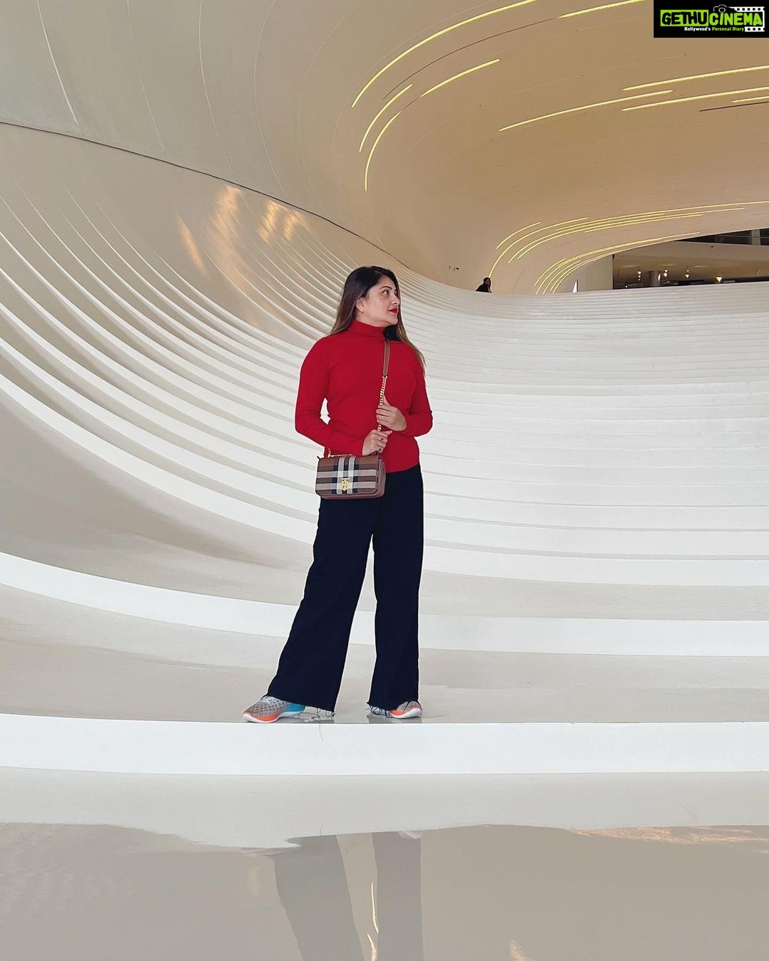 Karunya Ram Instagram - Baku 🇦🇿u have all my love and ♥️ : : #karunyaram #milkybeautykarunyaram #baku #azarbaijan #vecation #love #instagram #instagood #meta #pic #holiday #explore #memories Heydar Aliyev Center