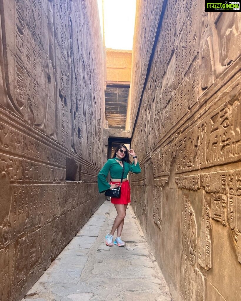 Karunya Ram Instagram - My best memories are the ones we make togather ♥️🥰🤗 : : #karunyaram #samridhiram #sisters #bonding #love #memeories #vacation #egypt Temple Of Kom Ombo