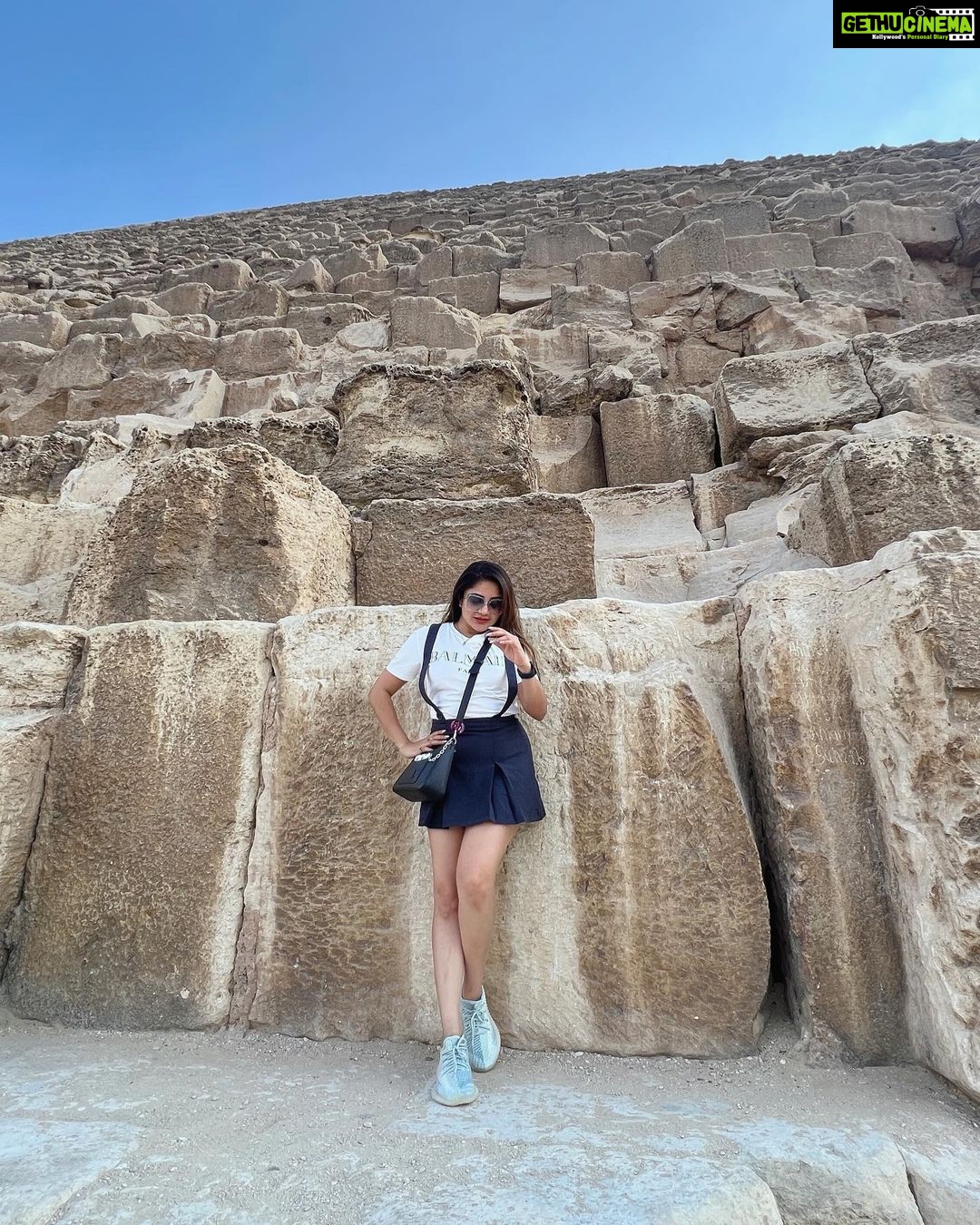 Karunya Ram Instagram - A sister in a friend will come n go but a friend in sister will always remain 🤗😍♥️🥰 : : #karunyaram #samridhiram #sisters #love #forever #cute #bonding #life #vaction #egypt #peramids Cairo, Egypt