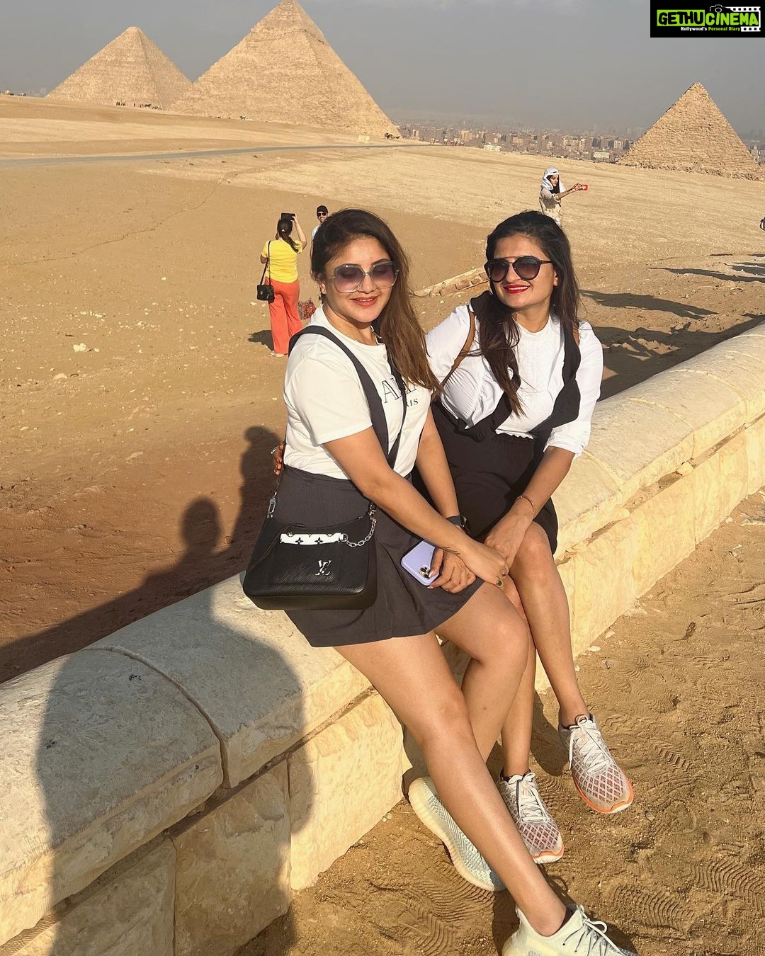 Karunya Ram Instagram - A sister in a friend will come n go but a friend in sister will always remain 🤗😍♥️🥰 : : #karunyaram #samridhiram #sisters #love #forever #cute #bonding #life #vaction #egypt #peramids Cairo, Egypt
