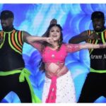 Karunya Ram Instagram - Mysuru Yuvadasara 2022 at Mysore had a wonderfull show from @livespotlight 🤗love u Mysore 🤗💐 : : Costume : @laxmikrishnaofficial Makeup : @makeoverbysamridhi_ram Hair : @makeover_by_chitra_ Pic : @arunmysur_official : : #karunyaram #milkybeautykarunyaram #beautifull #actress #dance #performence