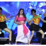 Karunya Ram Instagram - Mysuru Yuvadasara 2022 at Mysore had a wonderfull show from @livespotlight 🤗love u Mysore 🤗💐 : : Costume : @laxmikrishnaofficial Makeup : @makeoverbysamridhi_ram Hair : @makeover_by_chitra_ Pic : @arunmysur_official : : #karunyaram #milkybeautykarunyaram #beautifull #actress #dance #performence