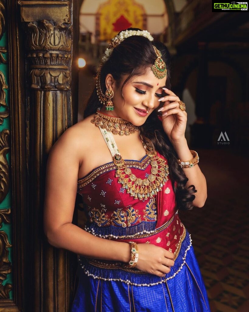 Karunya Ram Instagram - To be a princess you have to belive that you are a princess 👸🏻There is a princess inside all of us 🧚🏻‍♀️ : : Designer and concept : @amorabybindureddy Photo : @team_amstudio Makeup : @nikithaanandmakeup Jewllry : @aabushanjewellery1941 : : #karunyaram #milkybeautykarunyaram #heroine #actress #queen #prince #beautiful #traditional
