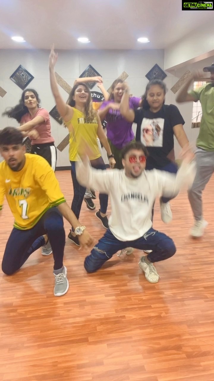 Karunya Ram Instagram - Goin with the trend π€πΌπ : : @joshapp.kannada @officialjoshapp : : #karunyaram #milkybeautykarunyaram #actress #heroine #trendingreels #dance #trending #viral #instagood #cute #beautiful #instagram #instalike #epicdancevideos #epicdanceworld