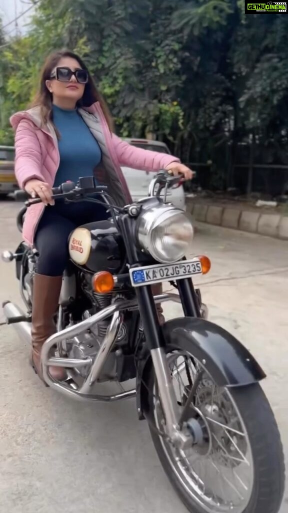 Karunya Ram Instagram - Just be you 💖💜🖤♥️ : : @officialjoshapp @joshapp.kannada @josh.all.stars : : #karunyaram #milkybeautykarunyaram #actress #heroine #beautyful #cute #hot #fashion #style #bike #bikerider #adventure