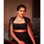 Karunya Ram Instagram - In love wit this look 🤍🖤🧿 Thnk u so much for creating this beautifull outfit @label_divya_samal 🤗🧿 : : @label_divya_samal @makeup_sachin @makeup_sachin @rainbow_photography_official : : #karunyaram #milkybeautykarunyaram #siimaawards2022 #actress #bangalore Home