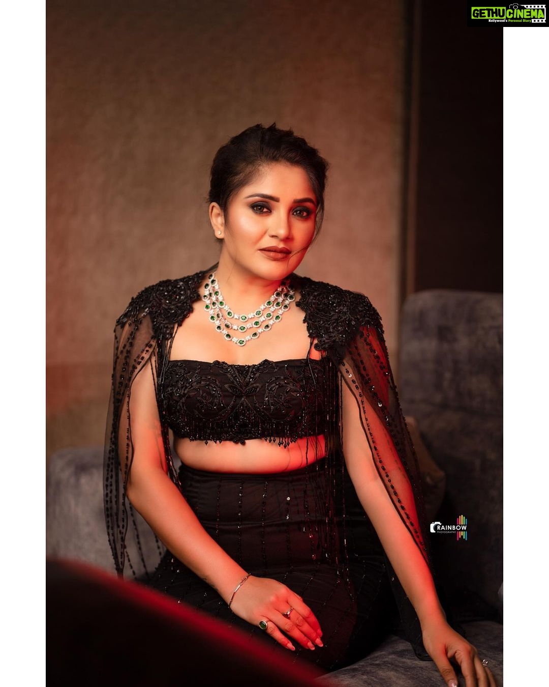 Karunya Ram Instagram - In love wit this look 🤍🖤🧿 Thnk u so much for creating this beautifull outfit @label_divya_samal 🤗🧿 : : @label_divya_samal @makeup_sachin @makeup_sachin @rainbow_photography_official : : #karunyaram #milkybeautykarunyaram #siimaawards2022 #actress #bangalore Home