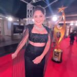 Karunya Ram Instagram - Day 2 @siimawards 🤟🏼🤍🖤 : : Wearing : @label_divya_samal Makeup and hair : @makeup_sachin : : #karunyaram #actress #milkybeautykarunyaram #siimaawards #siima2022 #trendjng Chamara Vajra