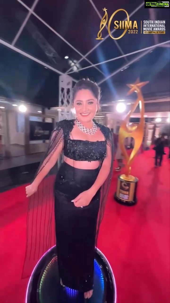 Karunya Ram Instagram - Day 2 @siimawards π€πΌπ€π€ : : Wearing : @label_divya_samal Makeup and hair : @makeup_sachin : : #karunyaram #actress #milkybeautykarunyaram #siimaawards #siima2022 #trendjng Chamara Vajra