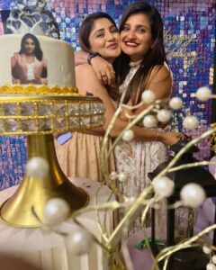 Karunya Ram Instagram - ♥️🧿🎊 wit am my people 🤘🏼
:
:
#karunyaram #milkybeautykarunyaram #actress #birthday #august10
