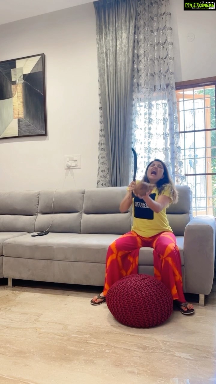 Karunya Ram Instagram - This is what happens when this girls around me π : : @joshapp.kannada @officialjoshapp : : #karunyaram #milkybeautykarunyaram #samridhiram #swathisharma #instagood #instagram #instalike #viral #trending #crazy #funny