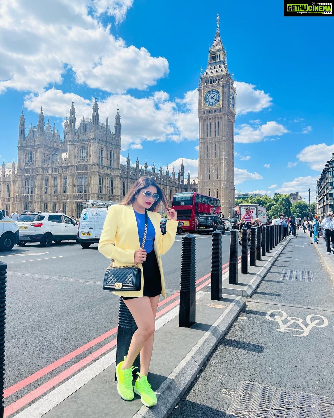 Karunya Ram Instagram - Be candid with everyone ♥️❤️🩹 : : 🧥 : @zara 👚 : @zara 🩳 : @zara 👟 : @underarmour 👜 : @chanelofficial : : #karunyaram #milkybeautykarunyaram #actress #london #vaction #travel #fashion #icon #stylish #beauty #cute London, United Kingdom