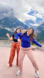 Karunya Ram Instagram - Am little late for this trendin reel 🤗♥️ : : @officialjoshapp @joshapp.kannada : : #karunyaram #milkybeautykarunyaram #samridhiram #sisters #switzerland #eroupe #vacation #viral #trendingreels #trending #instagram #instagood Grindelwald, Switzerland