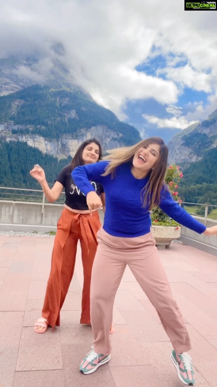 Karunya Ram Instagram - Am little late for this trendin reel 🤗♥️ : : @officialjoshapp @joshapp.kannada : : #karunyaram #milkybeautykarunyaram #samridhiram #sisters #switzerland #eroupe #vacation #viral #trendingreels #trending #instagram #instagood Grindelwald, Switzerland