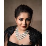 Karunya Ram Instagram - In love wit this look 🤍🖤🧿 Thnk u so much for creating this beautifull outfit @label_divya_samal 🤗🧿 : : @label_divya_samal @makeup_sachin @makeup_sachin @rainbow_photography_official : : #karunyaram #milkybeautykarunyaram #siimaawards2022 #actress #bangalore Home