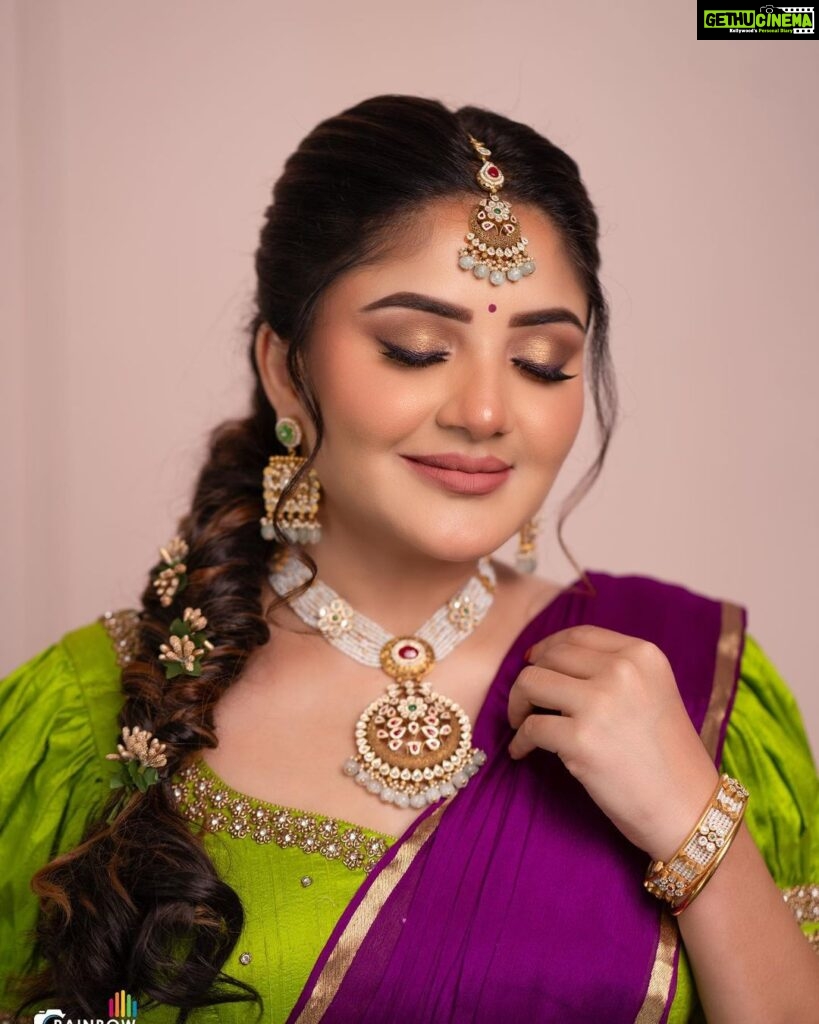 Karunya Ram Instagram - Which is your fav attire Tradition/ westren 🩷🧿 : : : Makeup : @glorykeithmakeover Hair : @hair_by_vedagururaj Jewllry : @kalyanjewellers_official PC : @rainbow_photography_official : #karunyaram #milkybeautykarunyaram #kalyanjewellers #traditional Raja Rajeshwari Nagar, Bangalore South