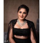 Karunya Ram Instagram - In love wit this look 🤍🖤🧿 Thnk u so much for creating this beautifull outfit @label_divya_samal 🤗🧿 : : @label_divya_samal @makeup_sachin @makeup_sachin @rainbow_photography_official : : #karunyaram #milkybeautykarunyaram #siimaawards2022 #actress #bangalore Home