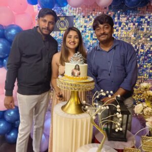 Karunya Ram Instagram - Bday celebration wit Spl people to see al of them keep swiping right ♥️♥️♥️🧿
:
:
Wearing : @ikarunya 
Decore : @gs_events20 
Place : @drinkndine_blr 
:
:
#karunyaram #milkybeauty #birthdaygirl #crlebration