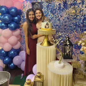 Karunya Ram Instagram - Bday celebration wit Spl people to see al of them keep swiping right ♥️♥️♥️🧿
:
:
Wearing : @ikarunya 
Decore : @gs_events20 
Place : @drinkndine_blr 
:
:
#karunyaram #milkybeauty #birthdaygirl #crlebration