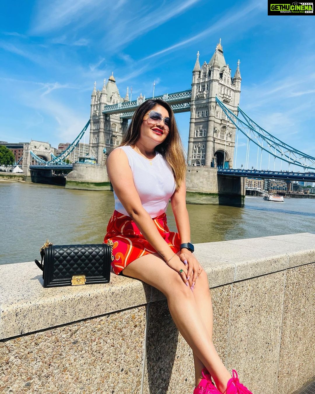 Karunya Ram Instagram - ❤️🩹🧿 : : : #karunyaram #milkybeautykarunyaram #london #travel #vecation #beauty #hot #style #cute #trending #viral #instagood #instalike #instafashion London, United Kingdom