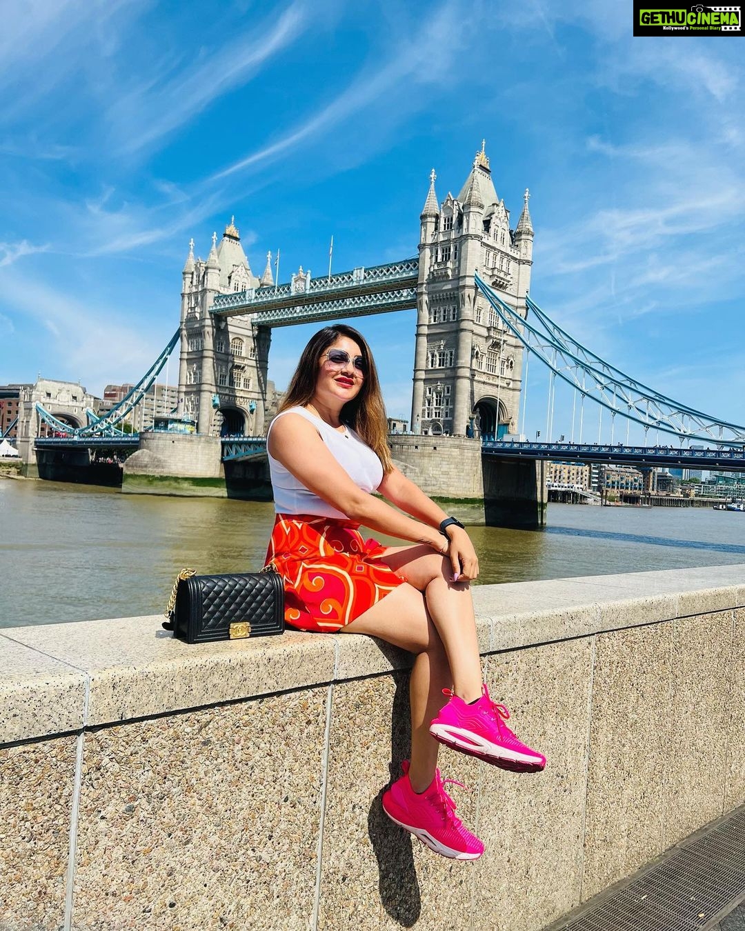 Karunya Ram Instagram - ❤️🩹🧿 : : : #karunyaram #milkybeautykarunyaram #london #travel #vecation #beauty #hot #style #cute #trending #viral #instagood #instalike #instafashion London, United Kingdom