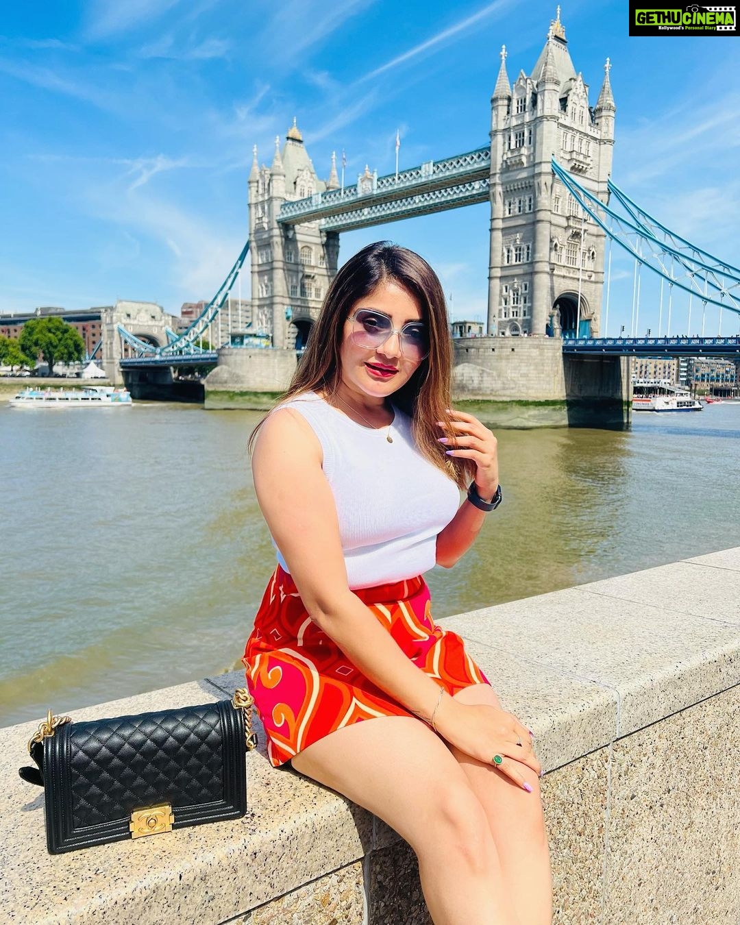 Karunya Ram Instagram - ❤️🩹🧿 : : : #karunyaram #milkybeautykarunyaram #london #travel #vecation #beauty #hot #style #cute #trending #viral #instagood #instalike #instafashion London, United Kingdom