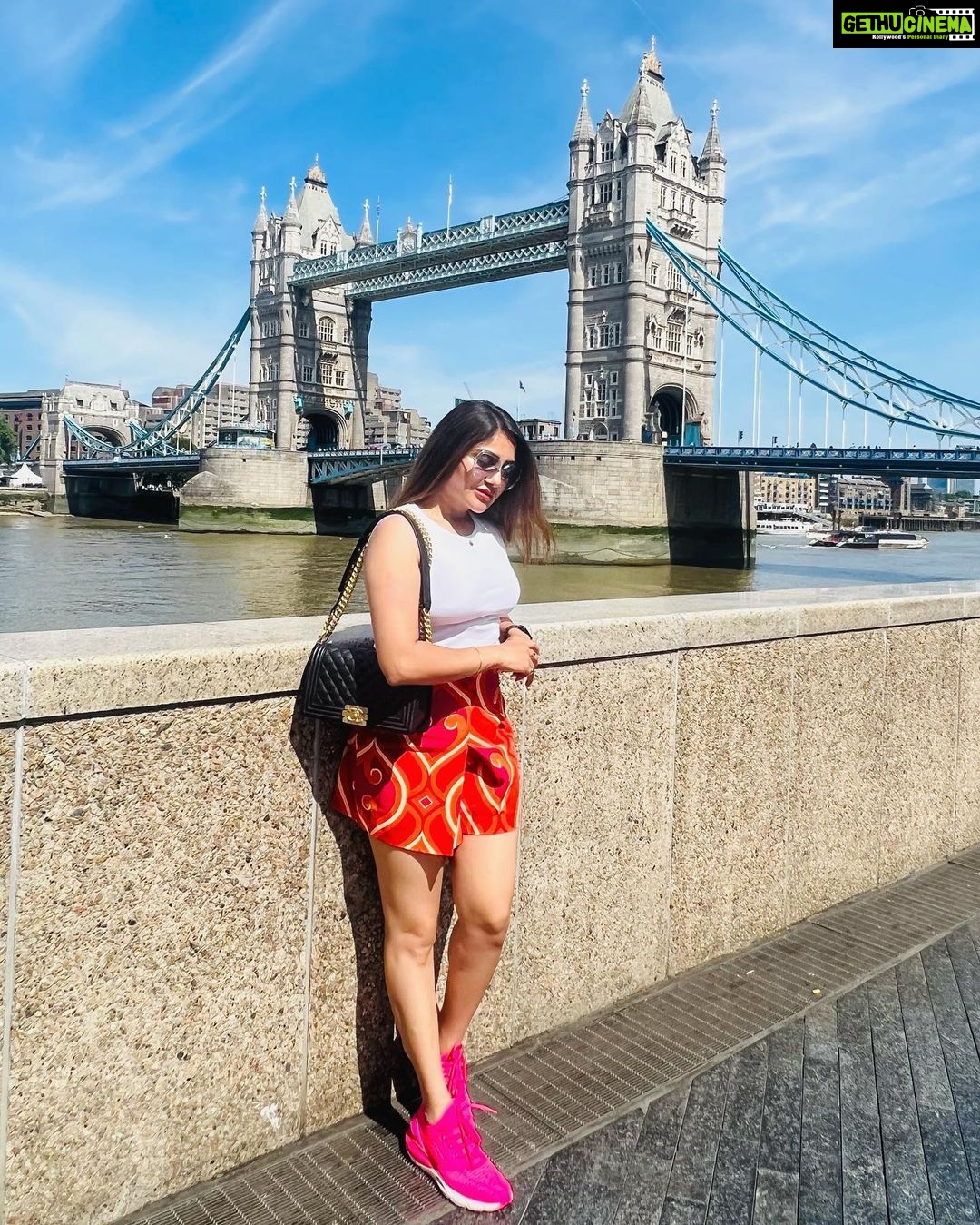Karunya Ram Instagram - ❤️🩹🧿 : : : #karunyaram #milkybeautykarunyaram #london #travel #vecation #beauty #hot #style #cute #trending #viral #instagood #instalike #instafashion London, United Kingdom