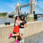 Karunya Ram Instagram - 🖤🤍❤️💖🧿 : : : #karunyaram #milkybeautykarunyaram #samridhiram #sister #sisterlove #london #towerbridge #vacation #travel #cute #hot #beauty Tower Bridge