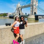 Karunya Ram Instagram - 🖤🤍❤️💖🧿 : : : #karunyaram #milkybeautykarunyaram #samridhiram #sister #sisterlove #london #towerbridge #vacation #travel #cute #hot #beauty Tower Bridge