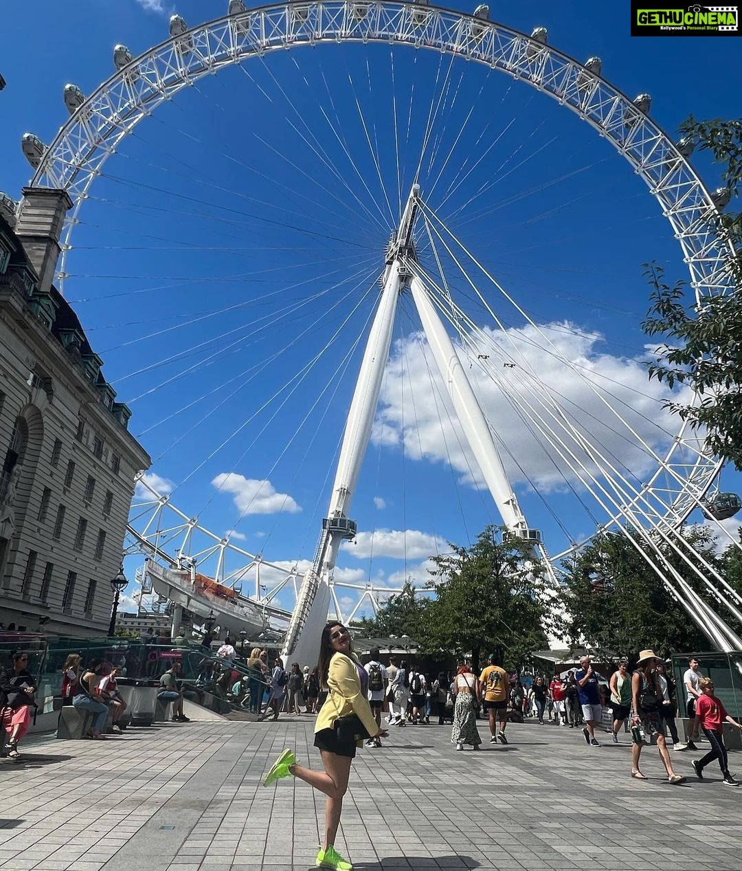 Karunya Ram Instagram - 💜💛🖤💚 London Eye