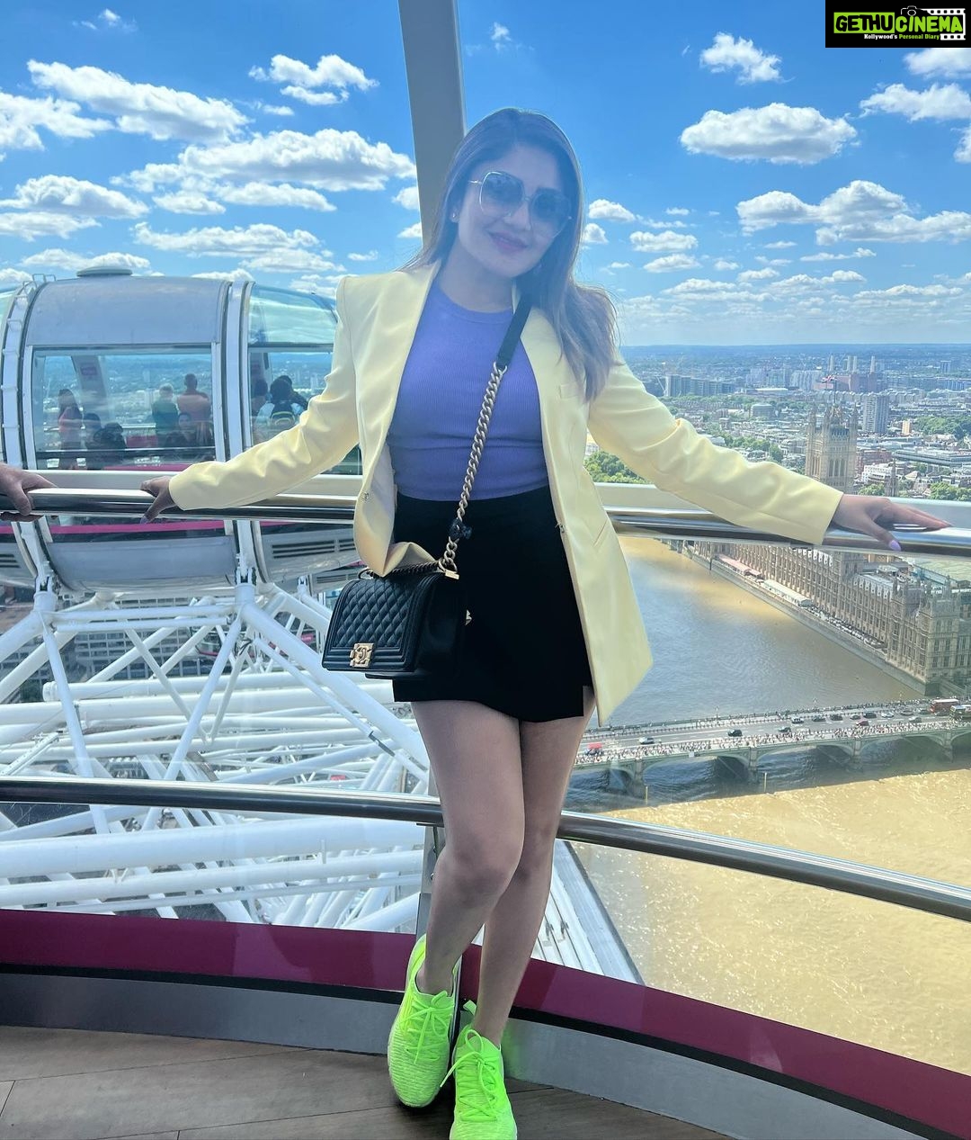 Karunya Ram Instagram - 💜💛🖤💚 London Eye