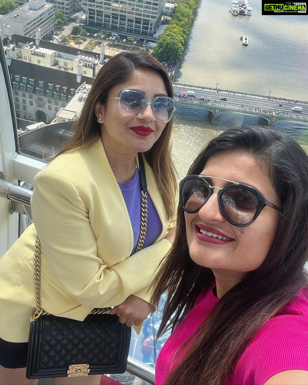 Karunya Ram Instagram - ❤️🩹🧿 : : #karunyaram #samridhiram #sisters #sisterlove #bonding #cute #beauty #gorgeous #pretty #love #instagood #instagram #instalike London Eye